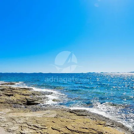 Apartments Mario Coastal Home مورتير