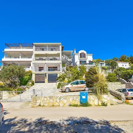 Apartments Mario Coastal Home شقة