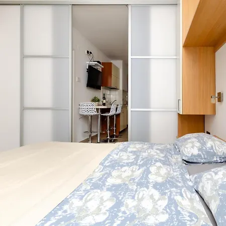 Apartments Mario Coastal Home شقة *