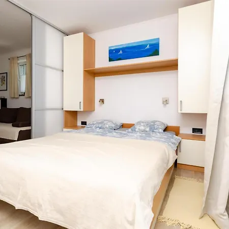 Apartments Mario Coastal Home شقة *