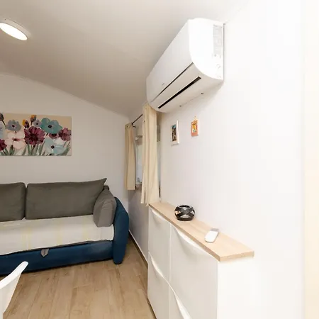 Apartments Mario Coastal Home * مورتير