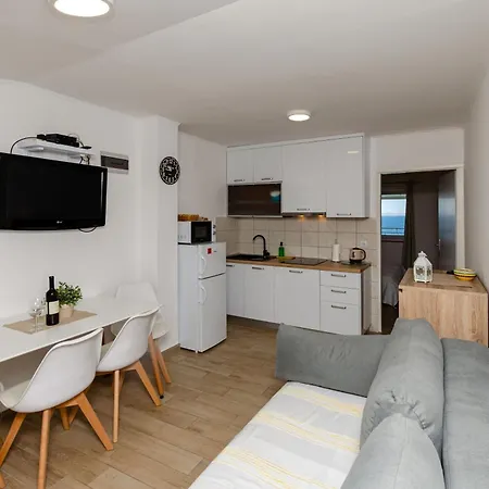 Apartments Mario Coastal Home شقة *