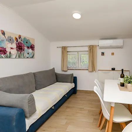 Apartments Mario Coastal Home شقة مورتير